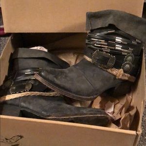 FREEBIRD by Steven distressed Yerba black boots